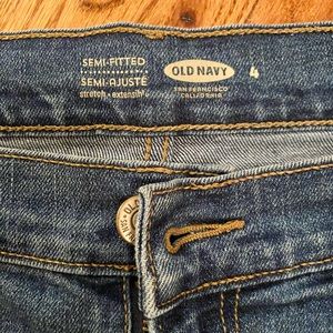 Old Navy Semi-Fitted Size 4 Women’s Jean Shorts